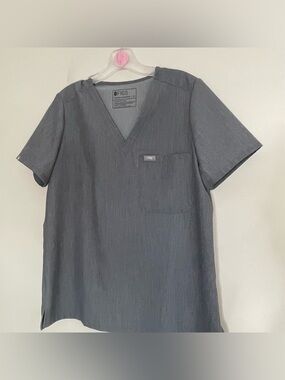 FIGS V-Neck Scrub Top -‎ Charcoal Gray Size M Healthcare